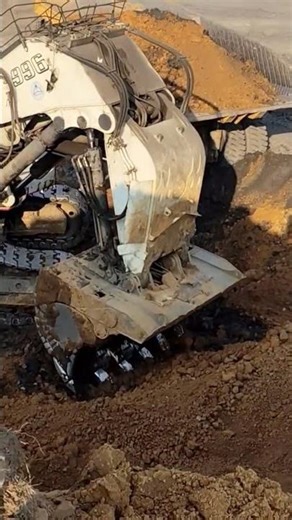 "Mining 2025: Liebherr's Electric R 9400 E & T 264 Truck (Zero Emissions Future)"#automobile