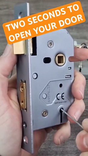 2 SECONDS to get in YOUR HOUSE. #lockpicking #locksport #covertcompanion #lockpicking #military #axethrowing #lockpicking #padlock #bypass #lockpicking #sec | Captain Lock Smith