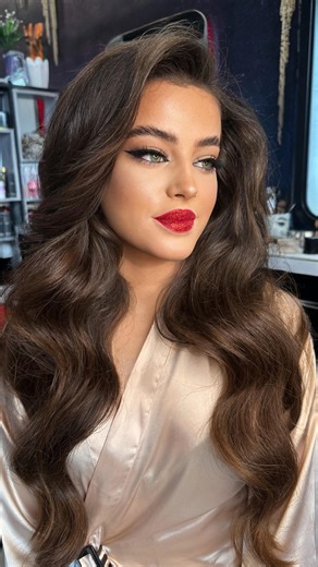 Anileda Parukeri👰‍♀️ on Instagram: "Shkeqimi yt fillon nga dora e profesionisteve te sallonit tone. . @beauty_center_anileda -Që të ndjehesh perfekt👌👌😉 . . . . . . . . . #makeupartist #hairartist #beauty #art #hairstyles"