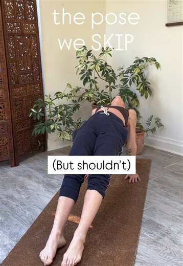 Reverse plank is one of the most underrated postures in yoga and one you may feel like skipping… yes, it’s challenging! It strengthens the back body, wakes up the glutes, builds shoulder stability, opens the chest, and supports healthy posture, especially for bodies that spend a lot of time sitting or scrolling. It’s not flashy, but it’s empowering. Holding reverse plank builds mental grit and embodied strength.💪🏻 Strength and opening in one shape. That’s longevity work. #reverseplank #strengt