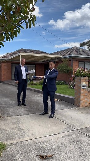 19 Montasell Avenue Deer Park just sold at auction $768,000! This standout home drew strong interest and delivered an exciting result, with multiple buyers competing until the final call. A fantastic outcome that highlights the strength of the local market. Thinking of selling? Now’s a great time to make a move, contact me 0434 373 189 | Kevin Tung Ho - Barry Plant Real Estate