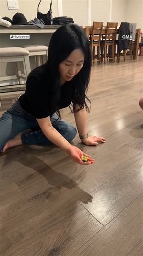 Watch this mom crush the "Squid Game" season two gonggi challenge! 👏 https://abcnews.link/mfIa3Dh | Good Morning America
