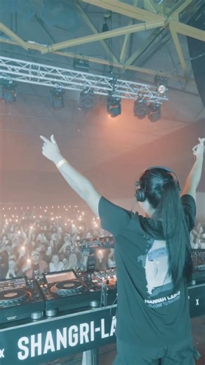 35 reactions | Hannah Laing (US Debut) coming! ❤️‍ Hannah is a Scottish disc jockey and electronic music producer from Dundee specialising in high energy trance, techno, and house music. Get ready for her debut show in Brooklyn, New York with us on May 03, 2024 ❤️‍ Presale tickets available via link in bio and they will go quickly! | Techno Brooklyn | Facebook