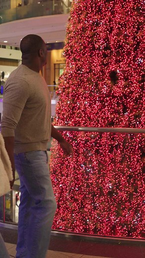 CAPTURE THE MOMENT AT OUR HOLIDAY TREE 📸 Create lasting holiday memories with a CF Holiday Tree Portrait, presented by Simons Get your perfect, exclusive shot with our iconic 114-foot tree as your backdrop. Book your Spot. https://ow.ly/eoaR50XvPIO #CadillacFairview #Meetyouthere | CF Toronto Eaton Centre