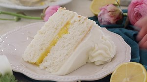 62K views · 235 reactions | A fluffy Lemon Cake recipe with a plush, lemon flavored crumb, a tart lemon curd filling, and an airy whipped cream cheese frosting. RECIPE: https://sugarspunrun.com/lemon-cake/ | Sugar Spun Run | Facebook