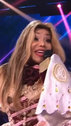 @latoyastan on Instagram: "La Toya Jackson performing “Lovefool” on The Masked Singer, 2021 [#latoyajackson #explore #explorepage✨ #viral #instagood #kingofpop #michaeljackson #thejackson5 #thejacksons]"