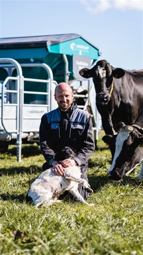 Hanskamp AgroTech on Instagram: "𝗔𝘂𝘁𝗼𝗺𝗮𝘁𝗶𝘀𝗰𝗵𝗲 𝗲𝗻 𝗶𝗻𝗱𝗶𝘃𝗶𝗱𝘂𝗲𝗹𝗲 𝗸𝗿𝗮𝗰𝗵𝘁𝘃𝗼𝗲𝗿𝘃𝗲𝗿𝘀𝘁𝗿𝗲𝗸𝗸𝗶𝗻𝗴 𝗮𝗮𝗻 𝗺𝗲𝗹𝗸- 𝗲𝗻 𝘃𝗹𝗲𝗲𝘀𝘃𝗲𝗲 𝘁𝗶𝗷𝗱𝗲𝗻𝘀 𝘄𝗲𝗶𝗱𝗲𝗴𝗮𝗻𝗴 Met het 𝗙𝗲𝗲𝗱𝗦𝘁𝗮𝘁𝗶𝗼𝗻 𝗠𝗼𝗯𝗶𝗹𝗲 voorzie je melk- én vleesvee automatisch en op individueel niveau van krachtvoer tijdens de weidegang. Dit mobiele, duurzame systeem draagt bij aan een betere gezondheid en meer rust bij de koeien, terwijl het tegelijk helpt om voerkosten te verlagen e