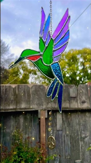 Stained glass hummingbird #stainedglass #hummingbird #glasshalo #homedecor