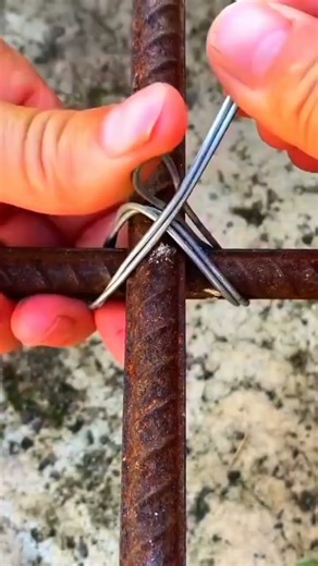 Technique for tying two small iron rods using wire rope