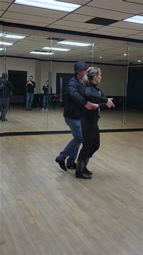 Beginner two step with some rhythm breaks #dance #dancemoves #danceclass #lessons #couple
