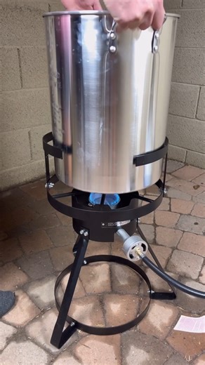 Fact: frying a turkey is the best cooking method 🍗 Stock up on Crisco to get the perfect fry for Thanksgiving! | Crisco