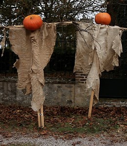 The Spookiest Scarecrow Ever — Easy DIY ⋆ Design Mom