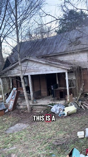 As promised!!!! This is the second haul from my second trip back to the abandoned house that has been empty since 1996. I was invited by the owners of the property, so no l'm not trespassing! I hope y'all enjoy seeing all the treasures I found! Please make sure to like, share, save, comment and follow along for more!!!!! #picking #abandonedhouse