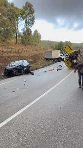 ‼️ BRUTTO INCIDENTE STRADALE SULLA 117 BIS, NEI PRESSI DELLA CONTRADA FURMA. SCONTRO FRONTALE IN CURVA TRA UNA FORD ED UN AUTOCARRO TELONATO. I FERITI IN OSPEDALE. SUL POSTO CARABINIERI E POLIZIA ‼️. 🎙️ di Ranieri Luca Ferrara | Piazza In Diretta