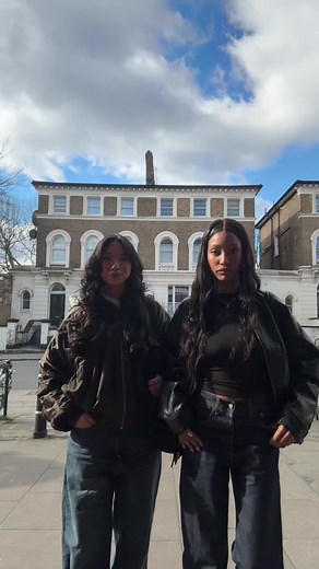 Always in sync @CHLOE ✨