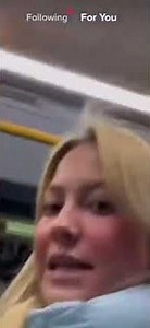 Sort mand overfalder hvide danske piger i bybus