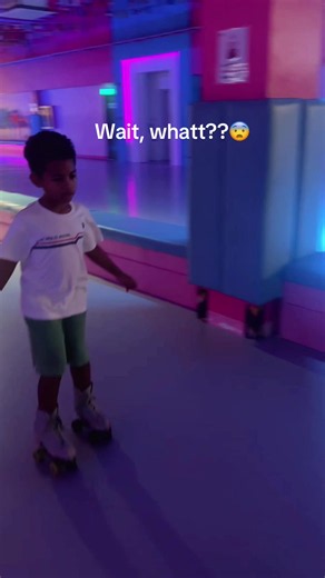 Guys are we in a simulation? 🤔🛼#rollerskating #rollerskate #creatorsearchinsights