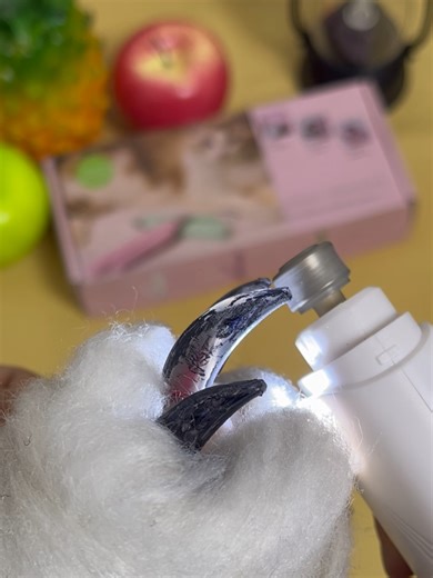 Pet nail clippers with LED light for precise, worry-free trimming.#petnailclippers #nailgrinder #dognailclipping #dognailtrimmer #Petnailgrinder