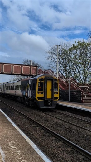 Northern Rail class 158 departing Blaydon with tones #train #trainspotting #railtrack