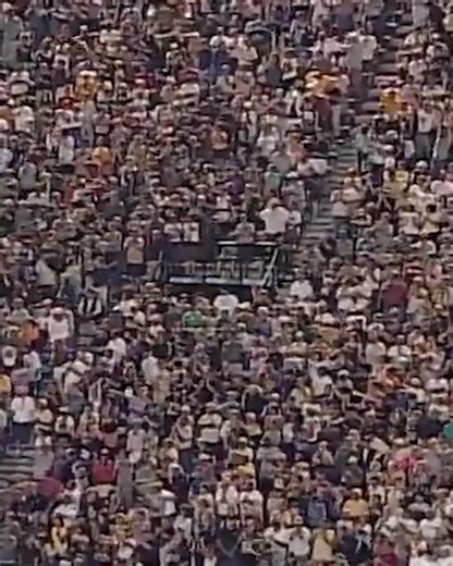 Labour Day Legends: Troy Davis 🤝 In 2004, Davis dominated the Labour Day Classic, carrying the ball 32 times for 233 yards and punching in two touchdowns. Presented by WeatherTech Canada | Hamilton Tiger-Cats