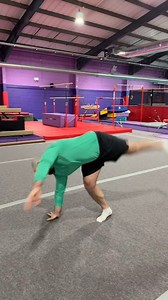 Head, shoulders, knees & twerk! | Ash Watson