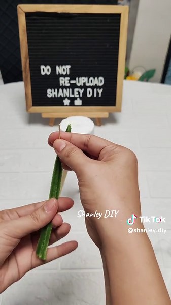 DIY Fuzzy Wire Flower Stand Tutorial | Pipe Cleaner Crafts