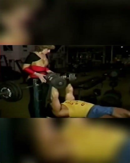 Bodybuilder's INSANE Bench Press: Watch Him Lift! #GymLife #shorts