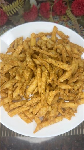 "Ultimate Namkeen Homemade: Crispy Namak Pare Recipe You Must Try!"