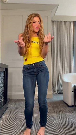 Shakira dancing hips dont lie with her colombian t shirt