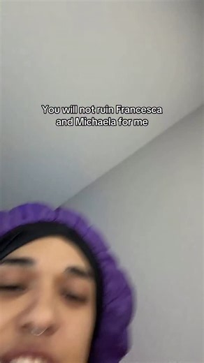 Amanda Castrillo on Instagram: "#bridgerton #francescabridgerton #michaelasterling #miniamandarants #bridgertonnetflix"