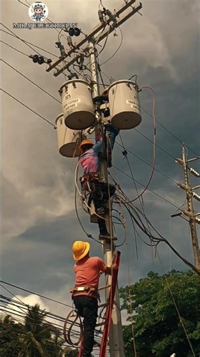 High Voltage 37.5 kVA 7620/13200Y–240/480 Transformer Installation | Real Power Line Work You Watch🔥