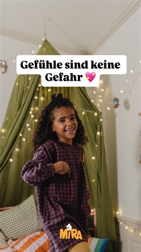 Gefühle sind keine Gefahr – sie sind Wegweiser. 💛 Viele von uns haben genau das nie gelernt. Wie oft haben wir gehört: „Jetzt ist aber gut.“ „Reiß dich zusammen.“ „Das ist doch kein Grund zu weinen.“ Kein Wunder, dass es uns manchmal schwerfällt, Gefühle einfach da sein zu lassen – und ihnen wirklich zuzuhören: bei uns selbst und bei unseren Kindern. Doch wir sind damit nicht allein. 💛 Wenn wir Kindern zeigen, dass Wut, Traurigkeit oder Angst nichts Schlimmes sind, sondern Botschaften, die geh