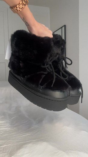 So in love with these that I bought them in black & creme ✨ #hundm #hundmhaul #hundmboots #handmboots #winterboots