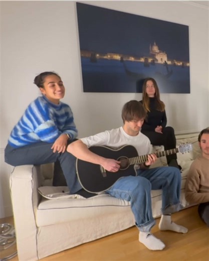 Cover of Valerie by Amy Winehouse