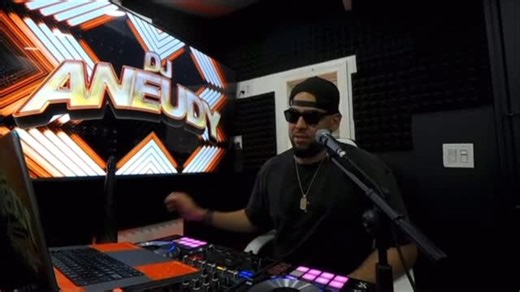 🎶 ¡Tipico Derecho Mix Verano 2025! 🇩🇴🔥 Aquí les dejo en mi canal esta mezclita sabrosa con lo mejor del típico derecho, una selección llena de swing y tradición pa’ que lo gocen donde sea: en el campo, en la ciudad, en el colmadón o en la guagua 😛🎺🎻 Este mix es un homenaje a nuestra música campesina del Cibao, con el sabor auténtico de los merengues típicos que ponen a gozar a todo el mundo 🔥💃🏽🕺🏽 ✅ Dale play, comenta, comparte y suscríbete pa’ que no te pierdas más mezclas como esta.