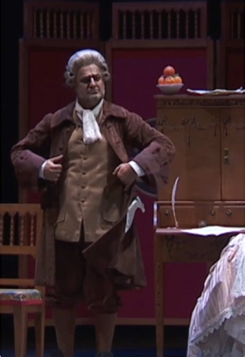 Gledališče La Fenice je ena najpomembnejših opernih hiš na svetu in simbol tradicije italijanskega bel canta. Z mojstrovino Gioachina Rossinija Seviljski brivec prihaja njegov ansambel v Ljubljano z zgodbo o duhovitem Figaru, zaljubljenem grofu Almavivi in prebrisani Rosini. Opera, polna spevnih melodij, humorja in živahnega tempa, ostaja ena najbolj priljubljenih del opernega repertoarja. 🎭 Vstopnice so že na voljo na ljubljanafestival.si! 🎟️ #ljubljanafestival #slovenia #opera #barberofsevil