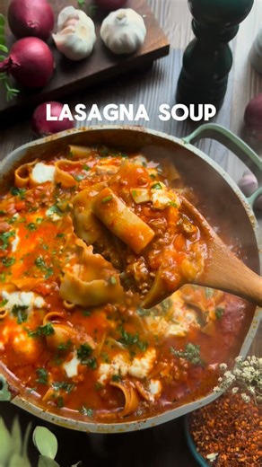 Hafsa Nazaar on Instagram: "Do you know what’s better than lasagna? It’s this Lasagna soup. It’s got all the flavours of lasagna yet easier to make and somehow tastes better! This is perfect on a chilly Winter’s night with garlic bread in the side if you prefer. You will need: 500g beef mince 250g lasagna sheets 1 large onion chopped 2 tbsp olive oil 1 tbsp crushed garlic 1 carrot diced 400ml tomato passata or crushed tomatoes 2 cups stock/ water 1 tbsp tomato purée 2 tsp oregano 1 tbsp chilli f