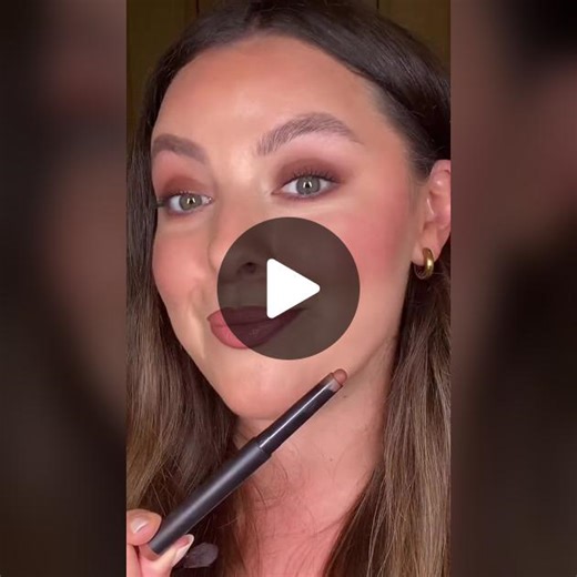 Color theory meets Caviar Stick Eye Shadow. @Jess Kohn reaches for our new and improved, ultra-blendable Matte formula in Brick to make her green eyes pop. 💚 What shades bring out the best in your eyes? #LauraMercier #CaviarStick #EyeshadowStick #MercierMUA