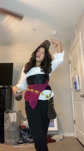 That corset actually hurts so bad🎃👻💀