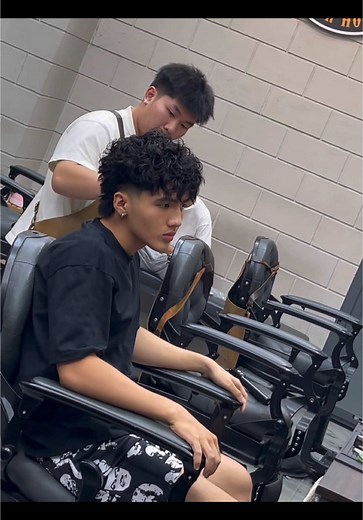 Mastering the Modern Mullet: Stylish Haircut Ideas