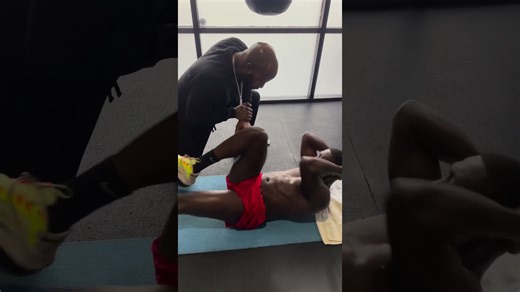 Andre Berto performs ab workout in training for a comeback fight?👀