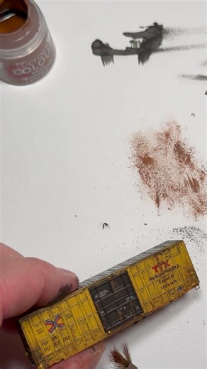 Z scale weathering with just paint… no airbrush! Watch this TTX boxcar go from clean to realistic.