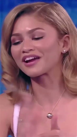 Zendaya's Christian Louboutin Heels #keşfetküsmüyüzzz #keşfetteyiz #keşfetbeniöneçıkar #zendaya