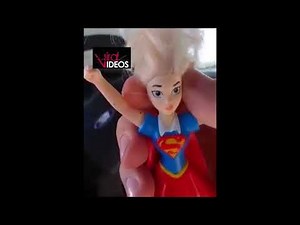 NIÑA SE ENOJA PORQUE SU MUÑECA DICE QUE NO LE COMPREN EL JUGUETE (GIRL GETS ANGRY WITH HER DOLL)