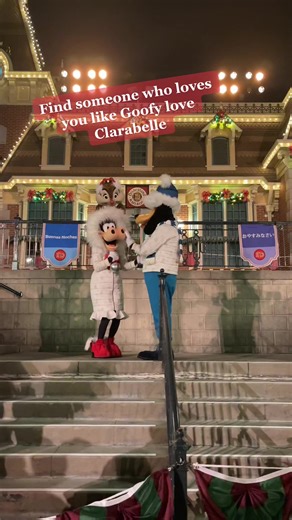 Meeting Clarabelle X Goofy at Disneyland