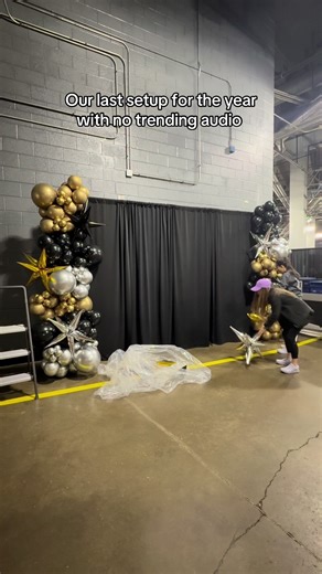 Our final setup of the year at Toyota Center. Wishing everyone a Happy New Year’s Eve! ✨