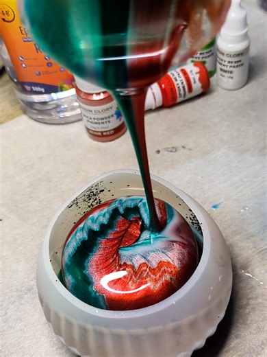 Satisfying Epoxy Resin Pour for Relaxation