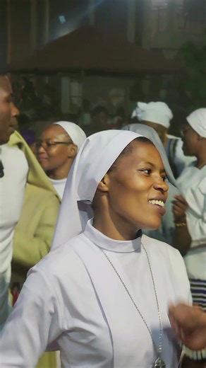 Tres beau week end à vous! Demeurons toujours dans la Joie du ressuscité ! 😉 Paix et Bien!