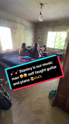 Can you name the song? #cuba #guitar #piano #fyp #canadatocuba