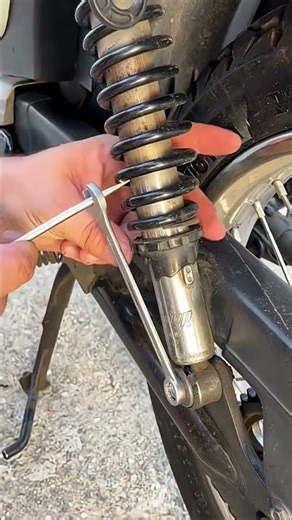 Adjustment process of shock absorber springs for electric motorcycles